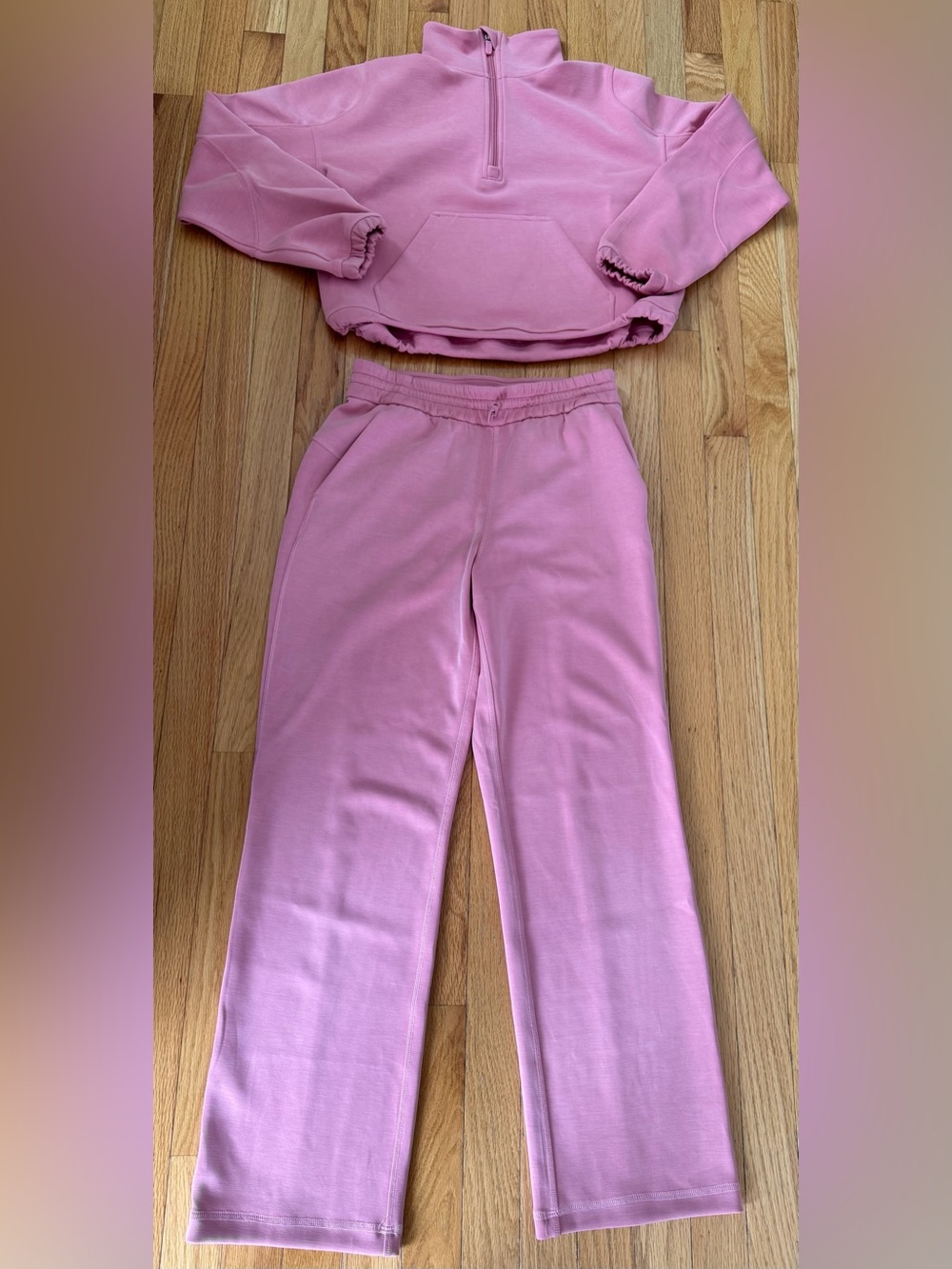 Womenโs Lululemon Pink Lounge set